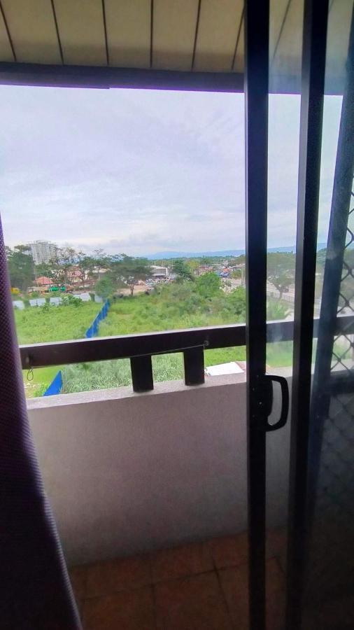 Ri'S One Oasis W Free Pool Back Of Sm City Mall Davao Bagian luar foto